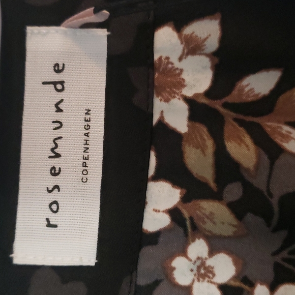 Rosemunde black print open "cardigan". - Picture 3 of 6